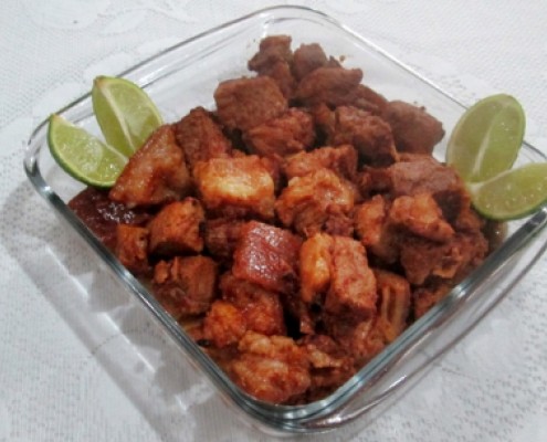 cubinhos dourados de carne de porco suina carnes