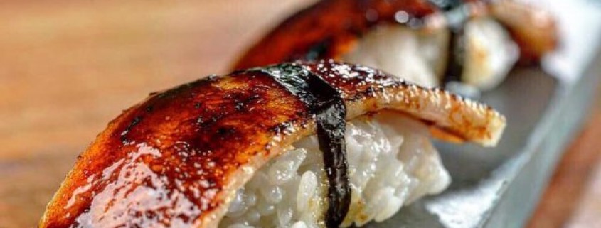 sushi-de-papada-suino_casadoporcobar_infood-600x400